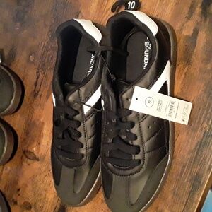 NWT Multiple  sizes Mens No Boundaries Trendy Black & White Sports Sneakers